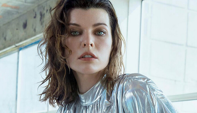 Ще дев'ять тижнів: Мілла Йовович розповіла про вагітність і показала, як змінилося її тіло