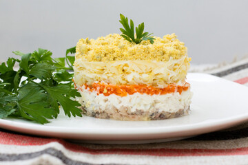 Готуємо вдома класичний салат мімоза із сардиною: детальний рецепт і поради приготування