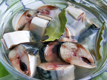 Як замаринувати скумбрію до столу на свята: простий рецепт і поради