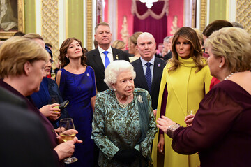 Меланія Трамп зустрілася з Єлизаветою II в особливому вбранні - таке є тільки у першої леді США