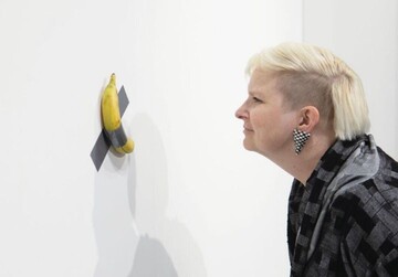 Художник заробив 240 тисяч доларів за пару бананів, приклеєних до стіни: фото