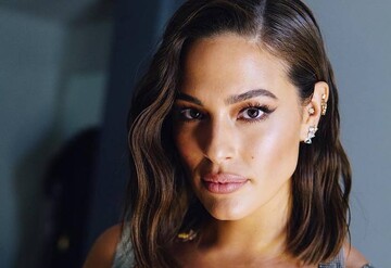 Вагітна Ешлі Грем з'явилася на сторінках іменитого глянцю без білизни: фото