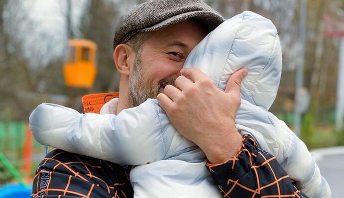 Сергій Бабкін зворушив фанів співом для 5-місячного сина: трепетне відео
