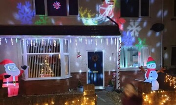 Чоловік прикрасив будинок до Різдва, але сусіди звинуватили його в несмаку - він відповів тролінгом красивіше