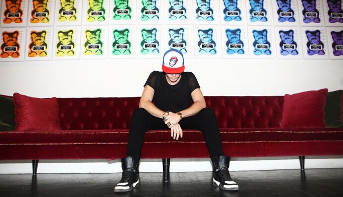 Український колекціонер віддав чемодан грошей за різнокольорових ведмедиків: фото