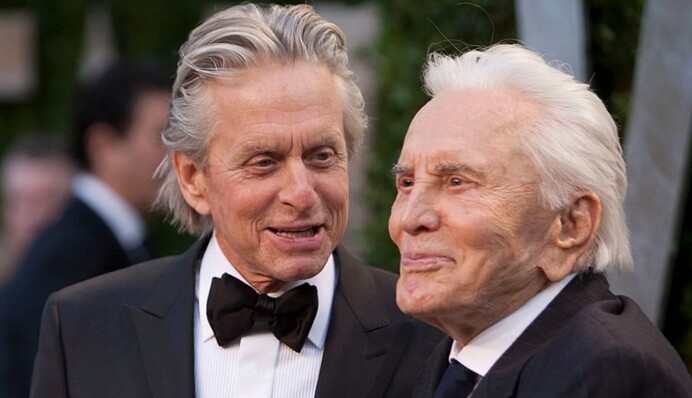 Кирку Дугласу исполнилось 103 года: семья поздравила легенду Голливуда трогательными фото