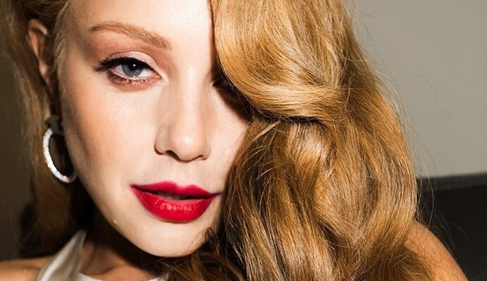 Ничего себе: Тина Кароль произвела фурор в сети снимком в бюстгальтере