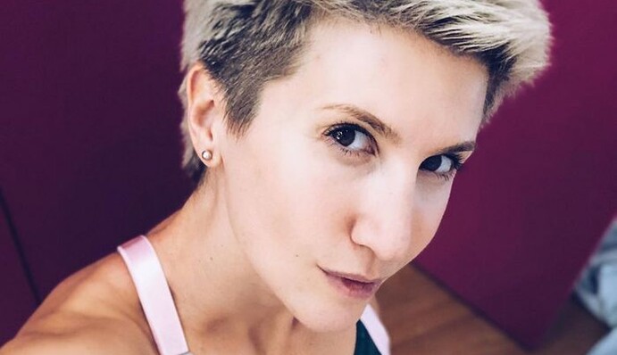 Аніта Луценко знову експериментує зі своєю зовнішністю: на цей раз вона кардинально змінила колір волосся