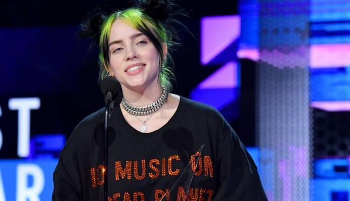 Билли Айлиш исполнилось 18: певица порадовала фанатов мини-фильмом о своем взрослении