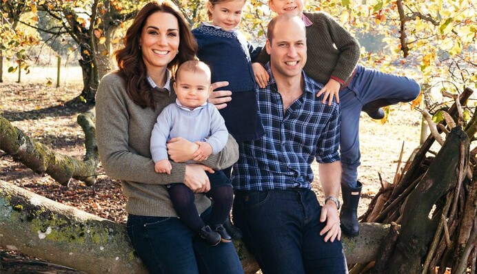 Різдвяна листівка Кейт Міддлтон і принца Вільяма з дітьми на мотоциклі підкорила соцмережі