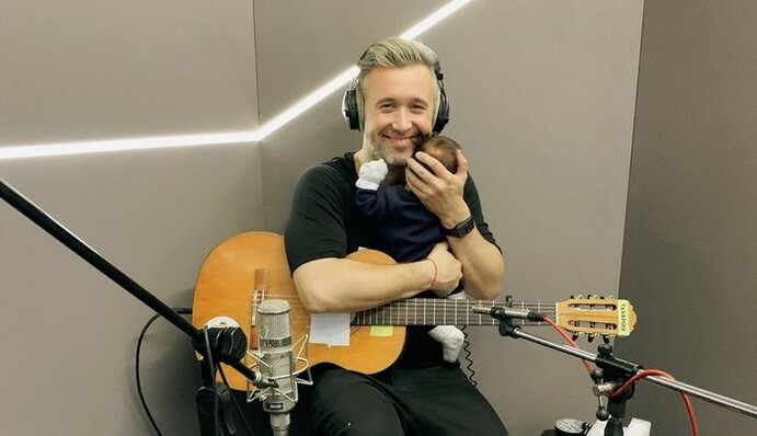 Сергей Бабкин выпустил песню, которую написал в первую совместную ночь с новорожденным сыном