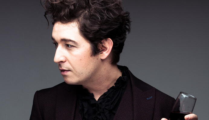 Pianoбой решил потеснить новогодние хиты и клипы новой трогательной песней: видео