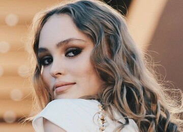 Дочка Джонні Деппа прикрасила обкладинку різдвяного номера іменитого журналу: фото