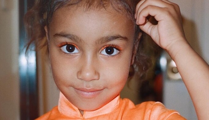 6-летняя дочь Ким Кардашьян появилась на публике с сумкой за $10 000