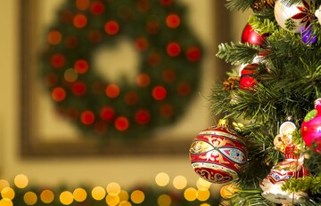 Прикрасити ялинку по-голлівудськи: який новорічний декор вибирають знаменитості