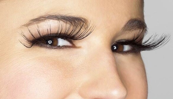 Как не переборщить с макияжем на Новый год: 5 плохих примеров