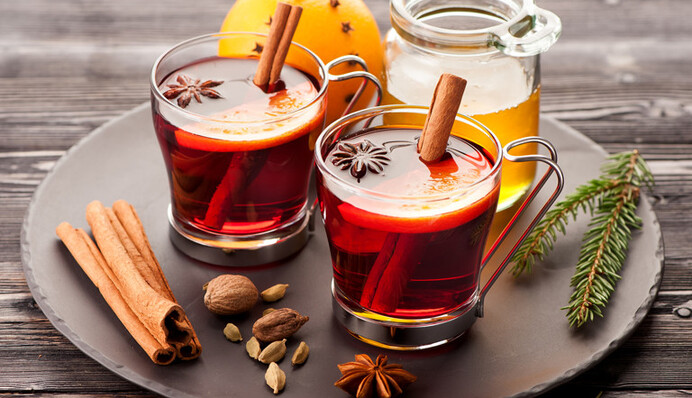 Готуємо гарячий глінтвейн до свят: покроковий рецепт і секрети з приправами