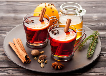 Готуємо гарячий глінтвейн до свят: покроковий рецепт і секрети з приправами