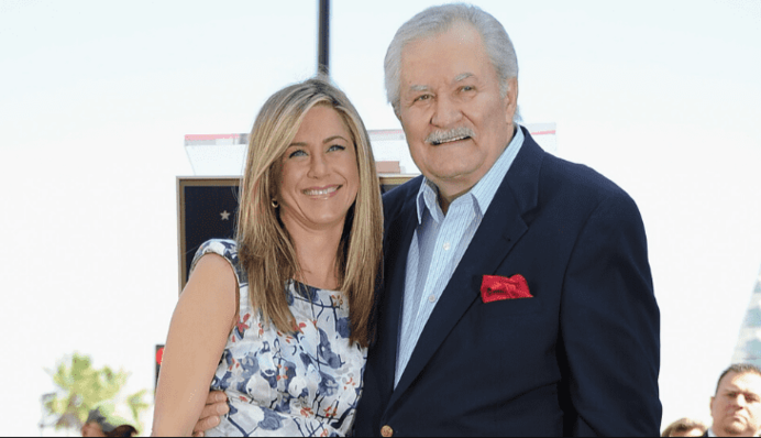 Тогда и сейчас: Дженнифер Энистон поделилась трогательными фото с отцом