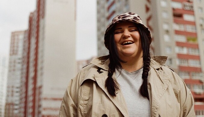 Со времен детского сада и до популярности: alyona alyona показала, как менялась ее внешность