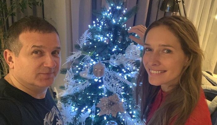 Украинские звезды показали, как украсили елки к Новому году 2020: фото