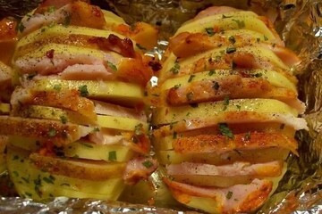 Рецепт запеченої картоплі з беконом і сиром - легко і смачно прикрашаємо новорічний стіл