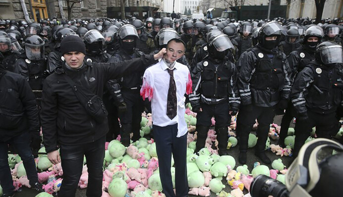 Година - 100 доларів: головні скандали з депутатами Зеленського