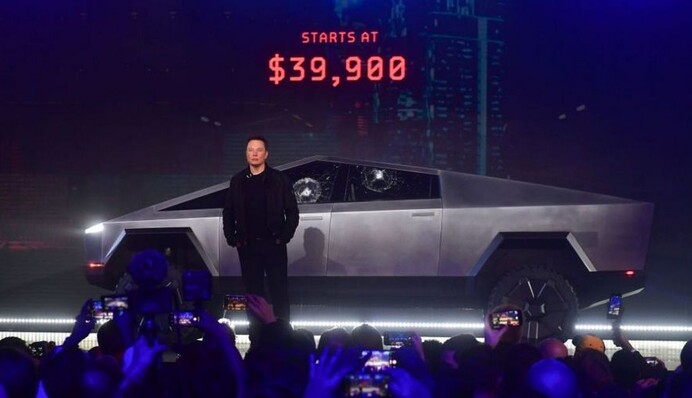 Пікап Tesla Cybertruck зняли в новому кліпі Тревіса Скотта - репчика від Ілона Маска фани не дочекалися