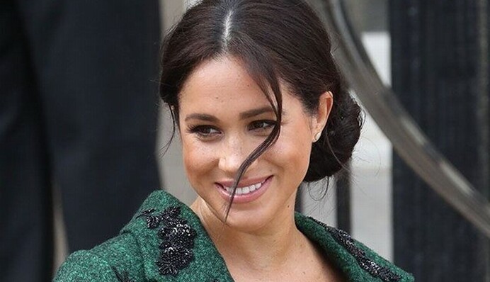 Підкорила простотою: Меган Маркл допомогла незнайомій парі зробити фото в лісі