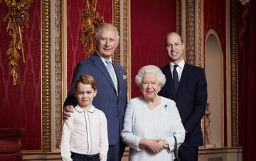 Єлизавета II і три головних спадкоємця: британська королівська сім'я представила новий портрет