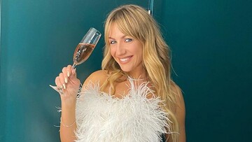 Леся Нікітюк бореться із залишками новорічного столу, і на її фото шанувальники впізнають себе