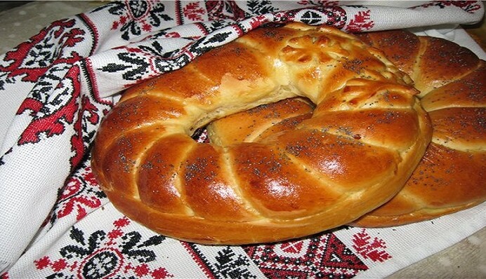 Запашний різдвяний калач за годину: простий рецепт і поради приготування