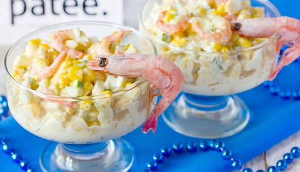 Салат з креветками і кукурудзою: простий рецепт для святкового столу