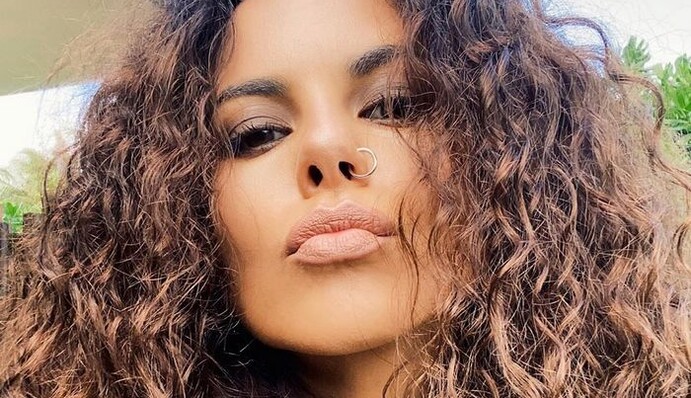 Настя Каменских похвасталась пирсингом на лице, но поклонники не в восторге: фото