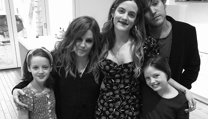 Онукам Елвіса Преслі заборонили святкувати 85-й день народження покійного співака