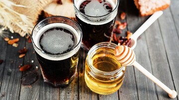 Як зробити вдома міцну і насичену медовуху: покроковий рецепт і поради