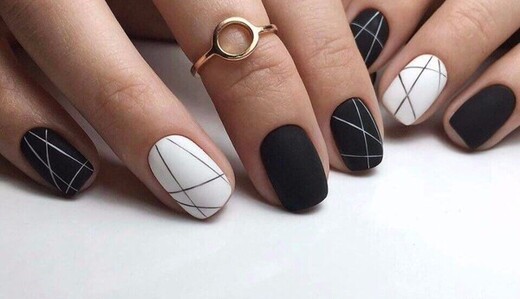 Класика, але креативна: 10 стильних ідей манікюру в чорно-білих кольорах
