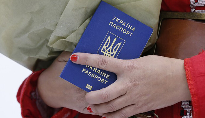 Страшно і вдень, і вночі: чому гуляти з українським паспортом на Донбасі небезпечно для нирок