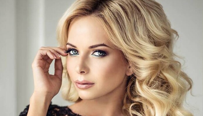 Украинская певица сообщила о второй беременности и показала округлившийся животик: фото