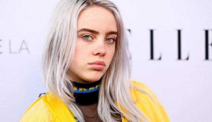 Билли Айлиш таки передумала скрывать свое тело и показала эффектные фото в купальнике