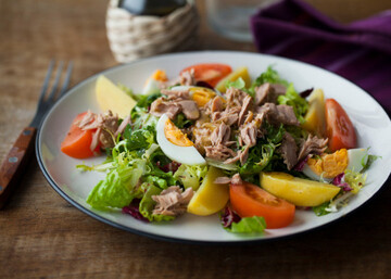 Готуємо дієтичний салат з тунцем і худнемо смачно: покроковий рецепт