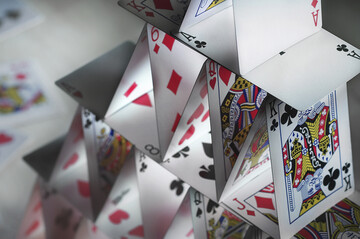 Карточный домик турбо­легализации игорки: под кого спешат депутаты