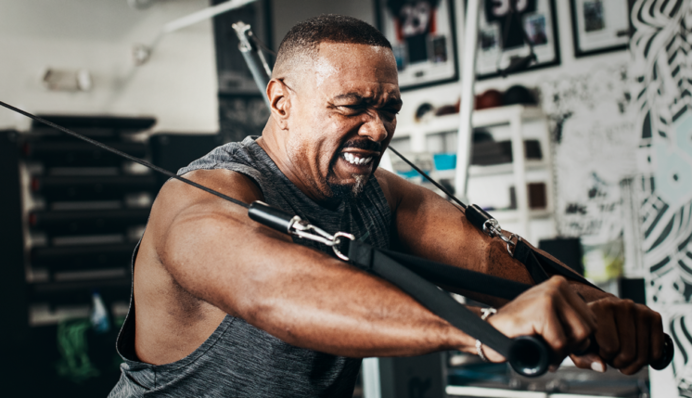 Видел сон о смерти: известный музыкант рассказал, как справился с зависимостью и похудел на 60 кг