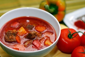 Готуємо апетитний гуляш з телятини по-угорськи: покроковий рецепт і секрети приготування