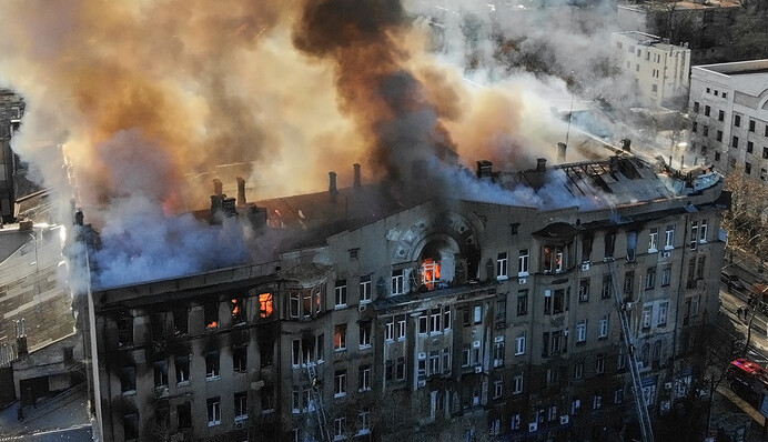 Замурованный выход и ручная сигнализация: шокирующие подробности пожара в колледже Одессы (документ)