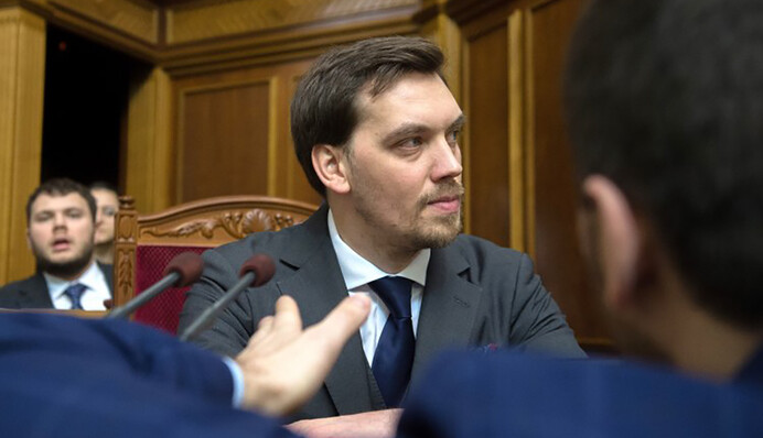 Подал не туда: зачем Гончарук прогнулся перед Зеленским