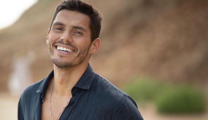 Не узнать: украинский телеведущий покрасил волосы в белый цвет, проиграв спор невесте