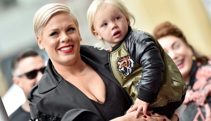 Не лягу под нож: 40-летняя певица Пинк рассказала, почему будет стареть естественно