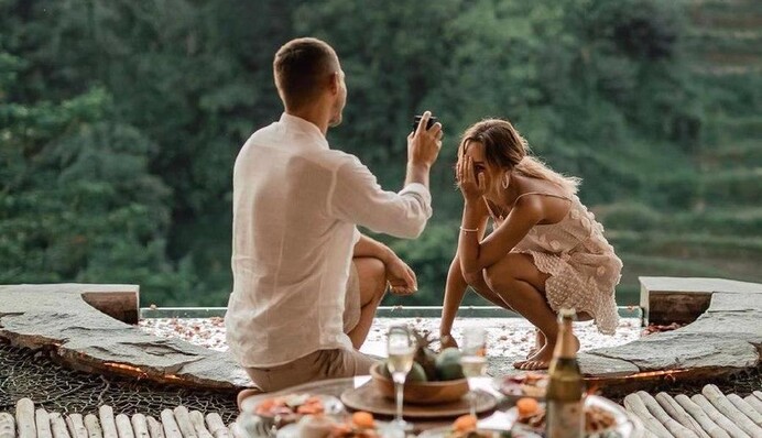 Один з головних холостяків країни зробив пропозицію дівчині - хіба вона могла йому відмовити?