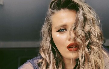 Солістка гурту KAZKA повністю роздяглася заради ідеальної засмаги